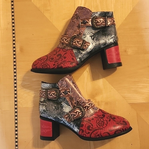 Stylish Faux Leather Ankle Boots Size 6.5 NWOT - Picture 4 of 9